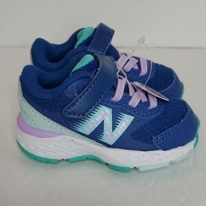New Balance 680 V6 shoes